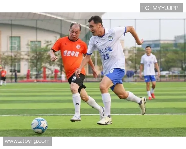 穿上球服足球明星同款感受赛场激情与风采的完美结合 穿上球服足球明星同款感受赛场激情与风采的完美结合